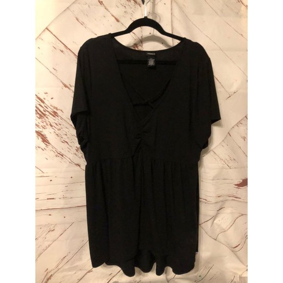 Torrid 3 solid black criss cross top - Picture 1 of 4